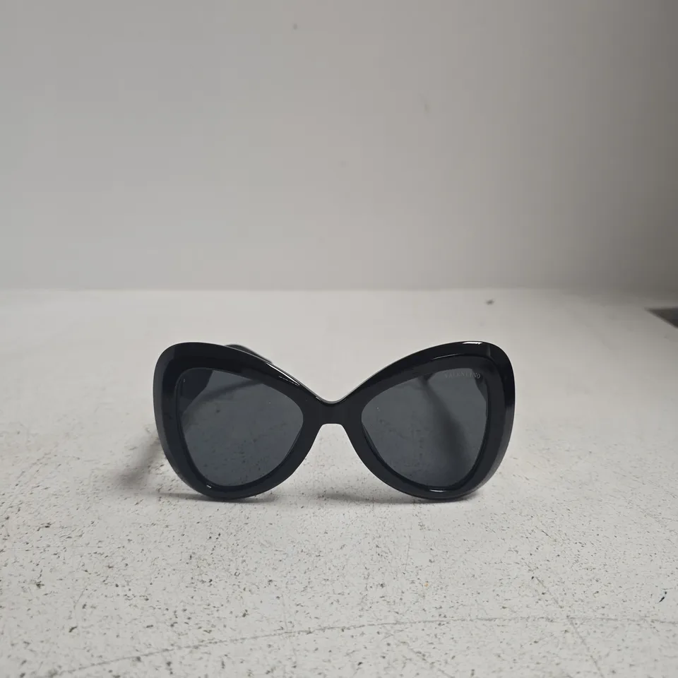VALENTINO SUNGLASSES – BLACK CAT-EYE FRAME
