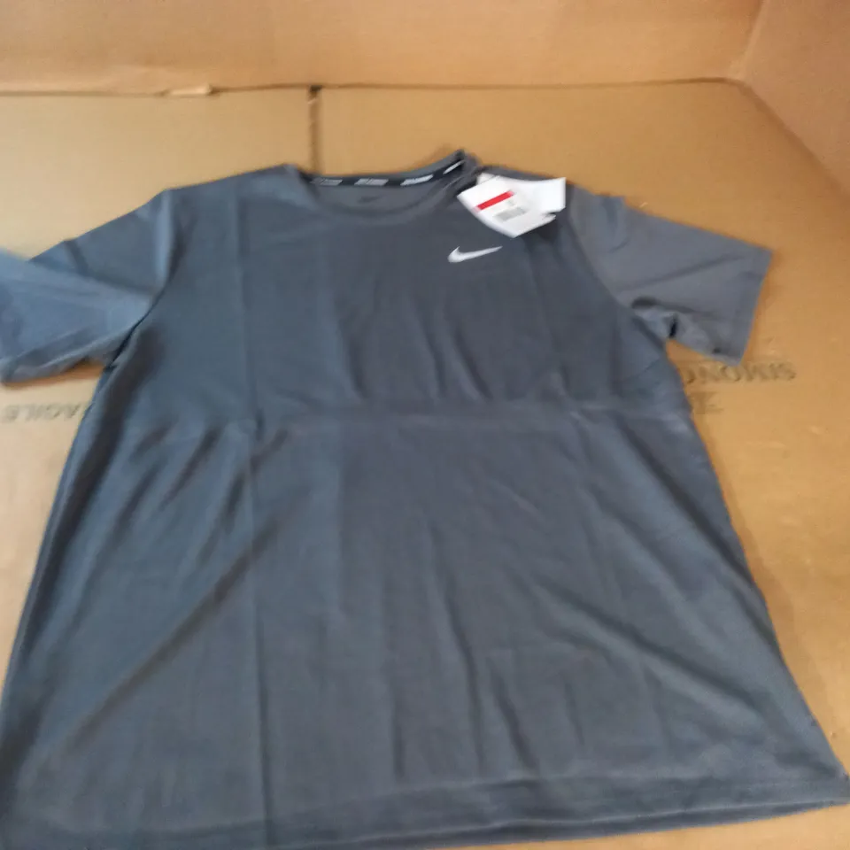 NIKE RUNNING GREY T-SHIRTS - L