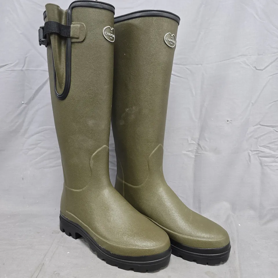 BOXED PAIR OF LE CHAMEAU WELLINGTON BOOTS IN DARK OLIVE SIZE UK 5