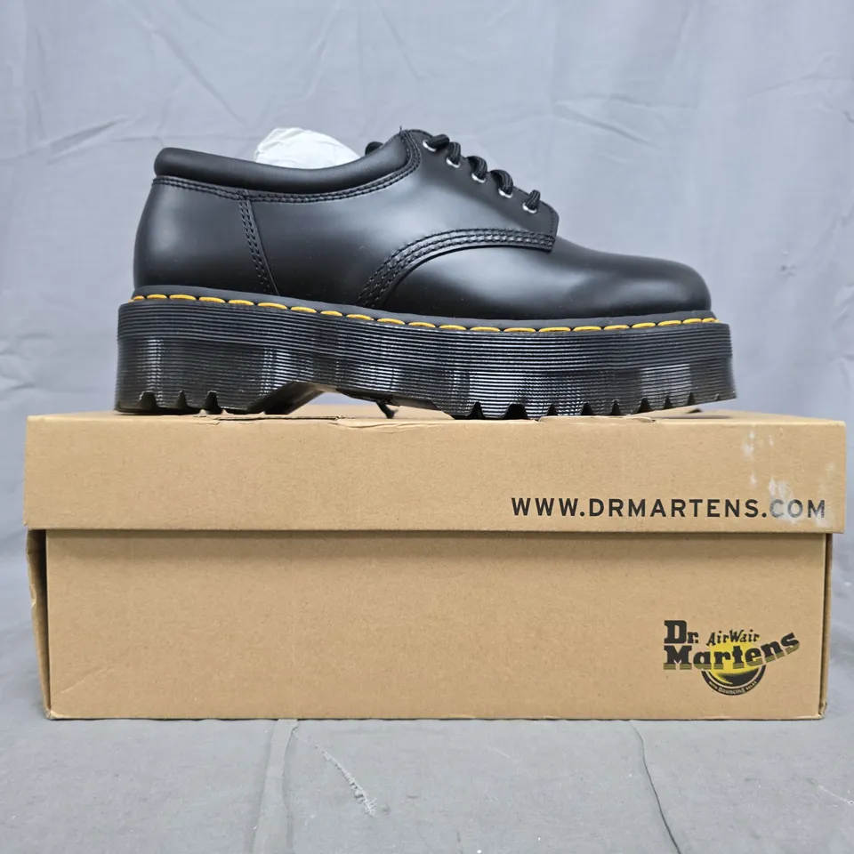 BOXED PAIR OF DR MARTENS 8053 QUAD SHOES IN BLACK SIZE UK 8