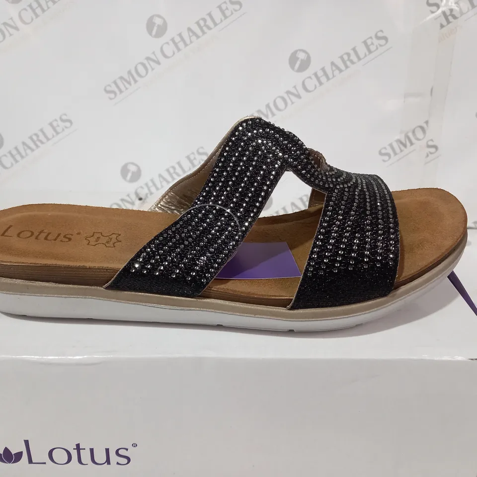 LOTUS BLACK STUDDED SLIPPER SIZE 42 