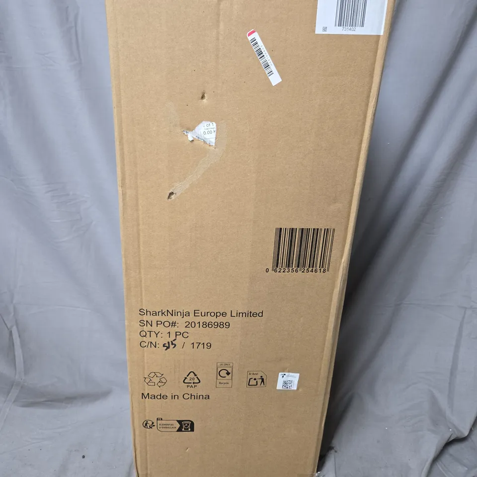 SHARK STRATOS CORDLESS VACUUM W/ ANTI HAIR WRAP & CLEAN SENSE IQ IZ400UKT