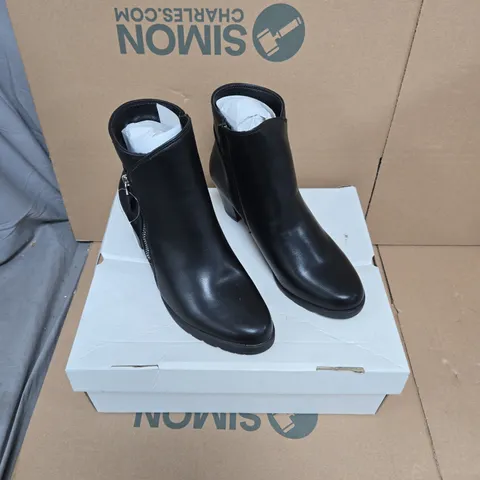 SHOES BY EMMA - AMY BLACK ANKLE BOOTS – UK SIZE 6