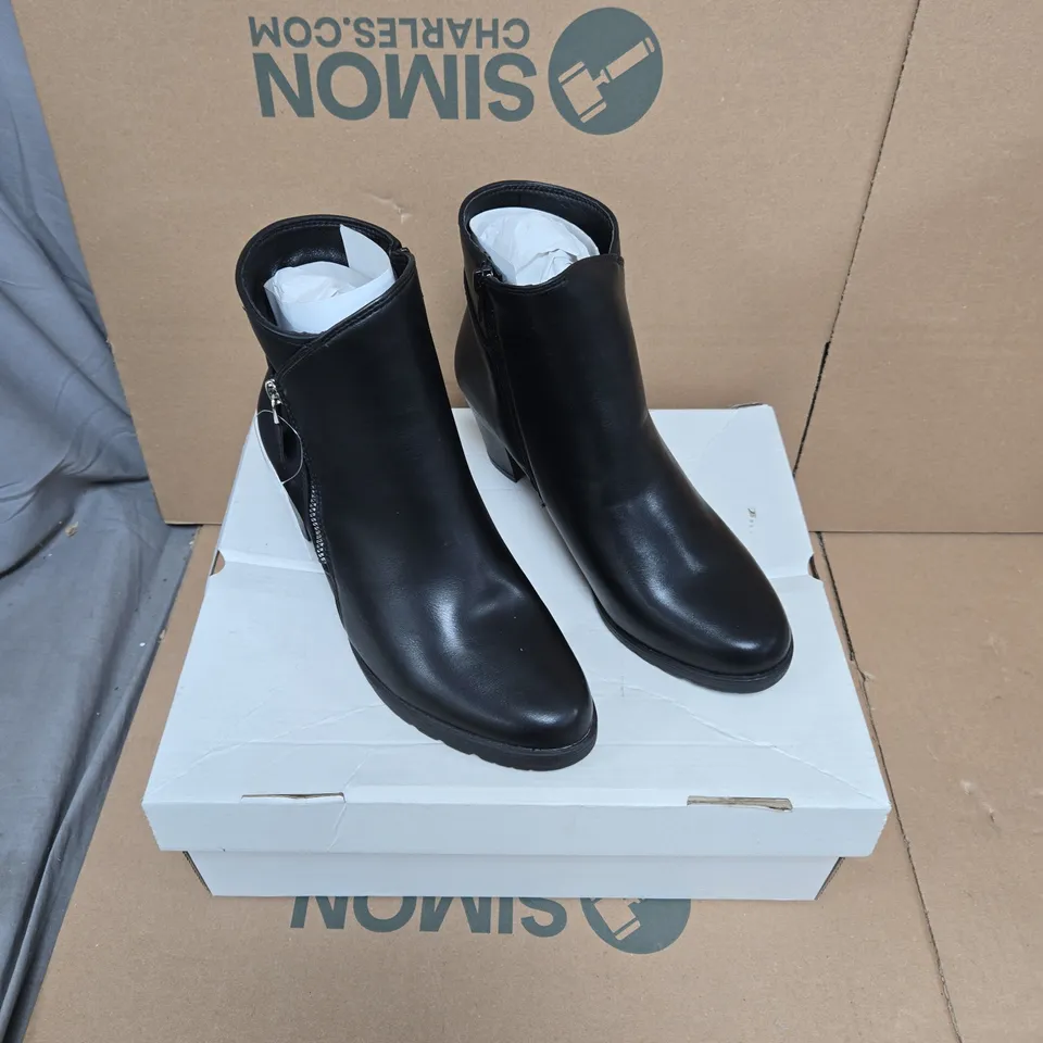 SHOES BY EMMA - AMY BLACK ANKLE BOOTS – UK SIZE 6