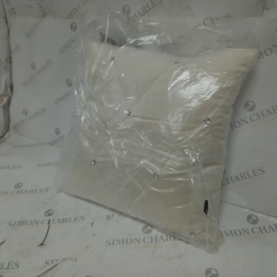 NEW DIAMENTE CUSHION