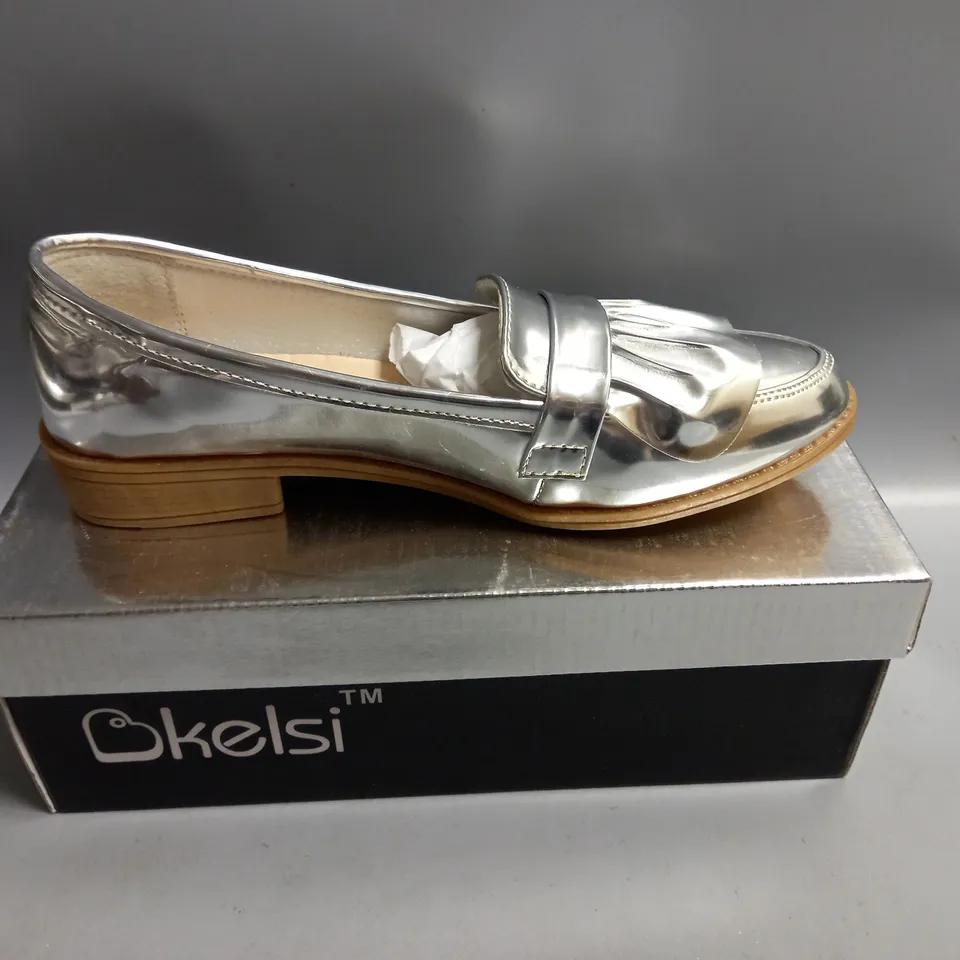 BOXED KELSI LADIES FLAT SILVER BROGUES. SIZE 4