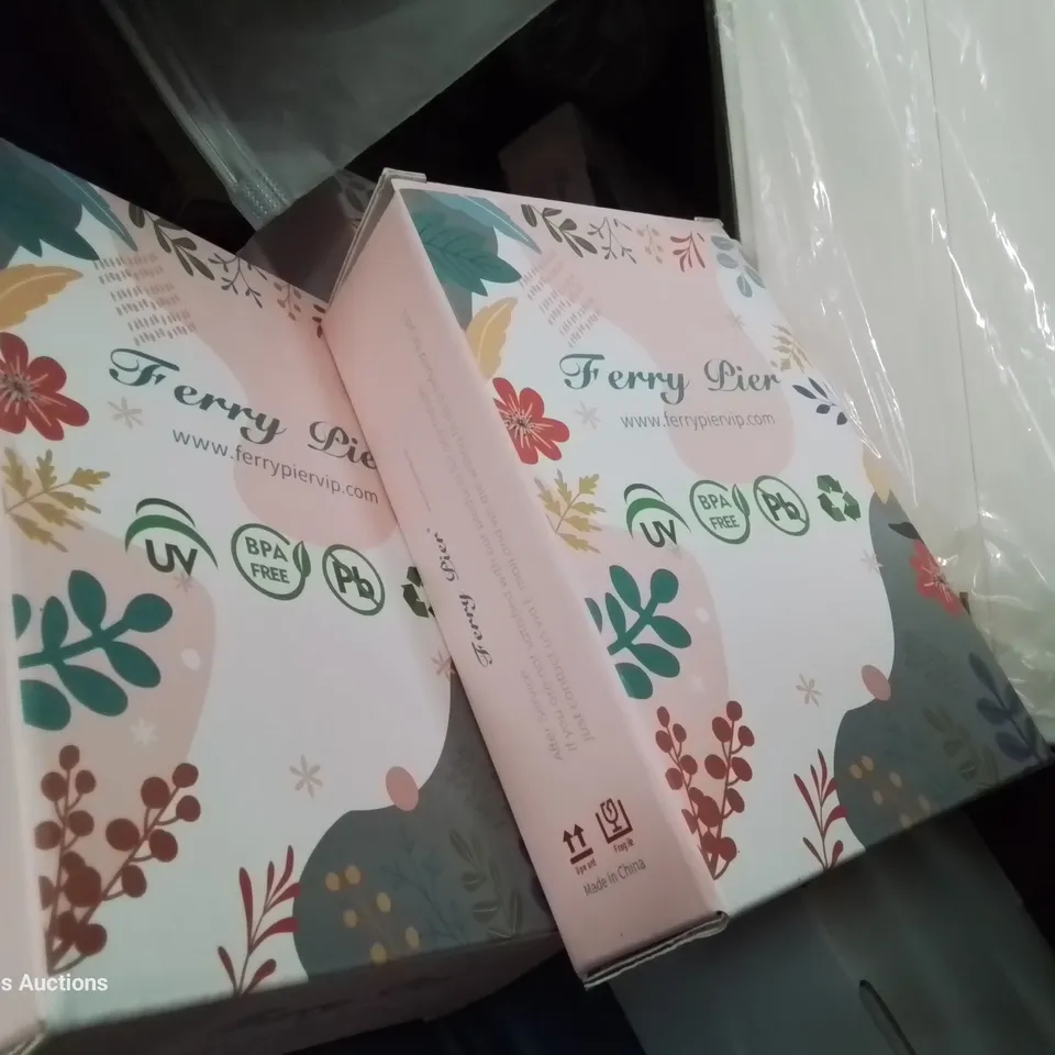 PALLET OF ASSORTED ITEMS TO INCLUDE, MOP HEADS,WIRE STORAGE BASKETS, POP UP SUN SHELTER, PLASTIC ORGANISER TRAYS, GLASS VASES, 