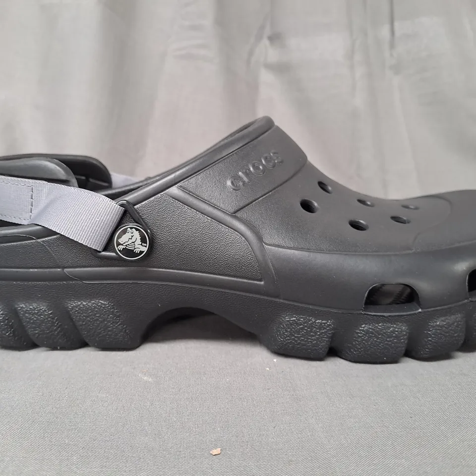 PAIR OF CROCS OFFROAD SPORT CLOGS IN BLACK UK SIZE M11/W12