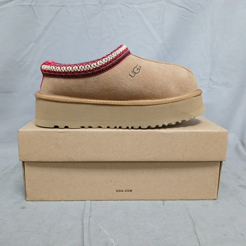 BOXED PAIR OF UGG WTAZZ SHOES IN CHESTNUT SIZE UK 5