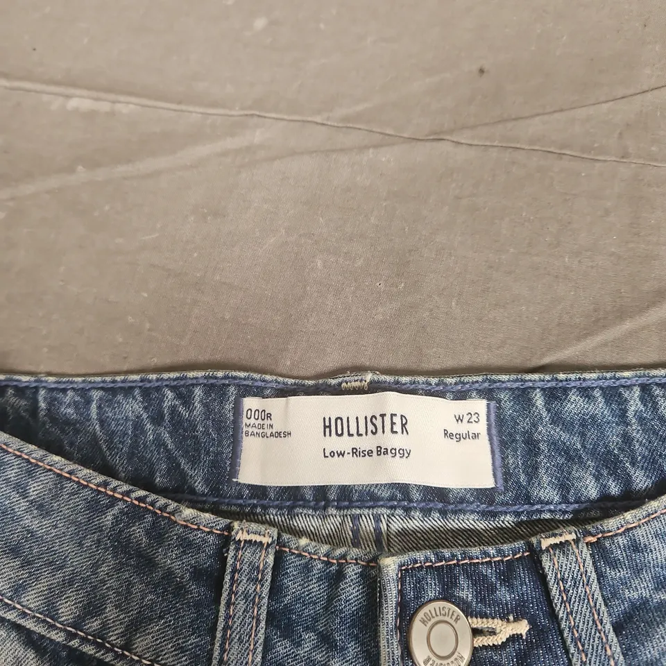 HOLLISTER LOW-RISE BAGGY JEANS – W23 REGULAR – DENIM