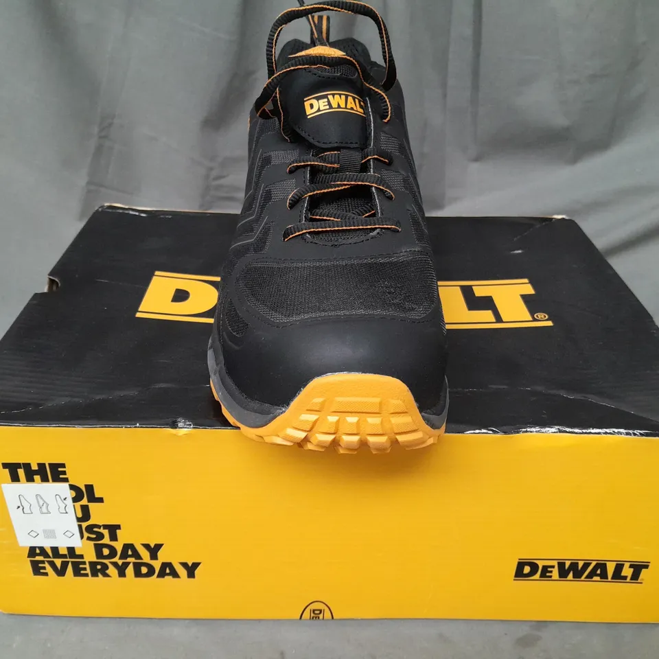 BOXED PAIR OF DEWALT STEEL TOE SHOES IN BLACK UK SIZE 11