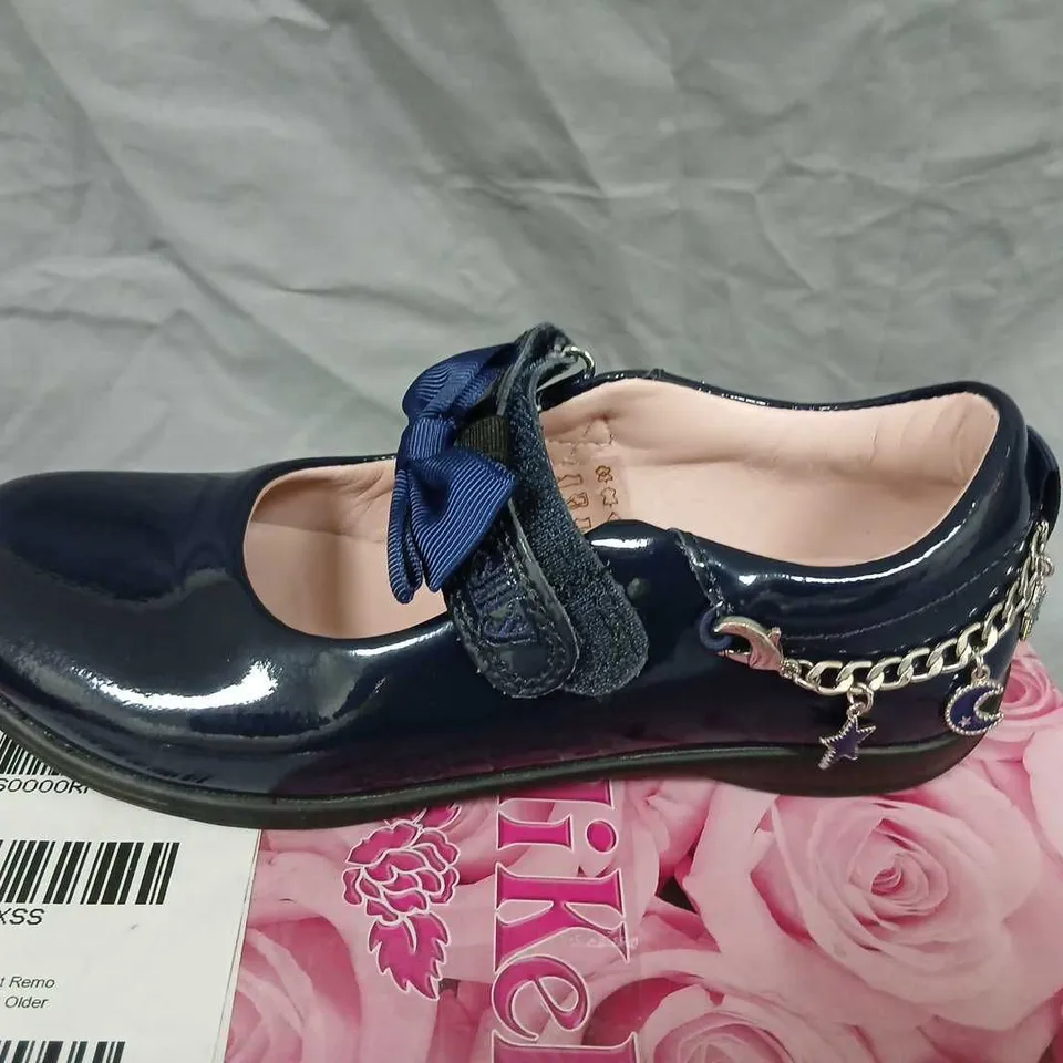 LELLI KELLY NAVY PATENT MARY JANE SHOES WITH BOW – KIDS SIZE 32F