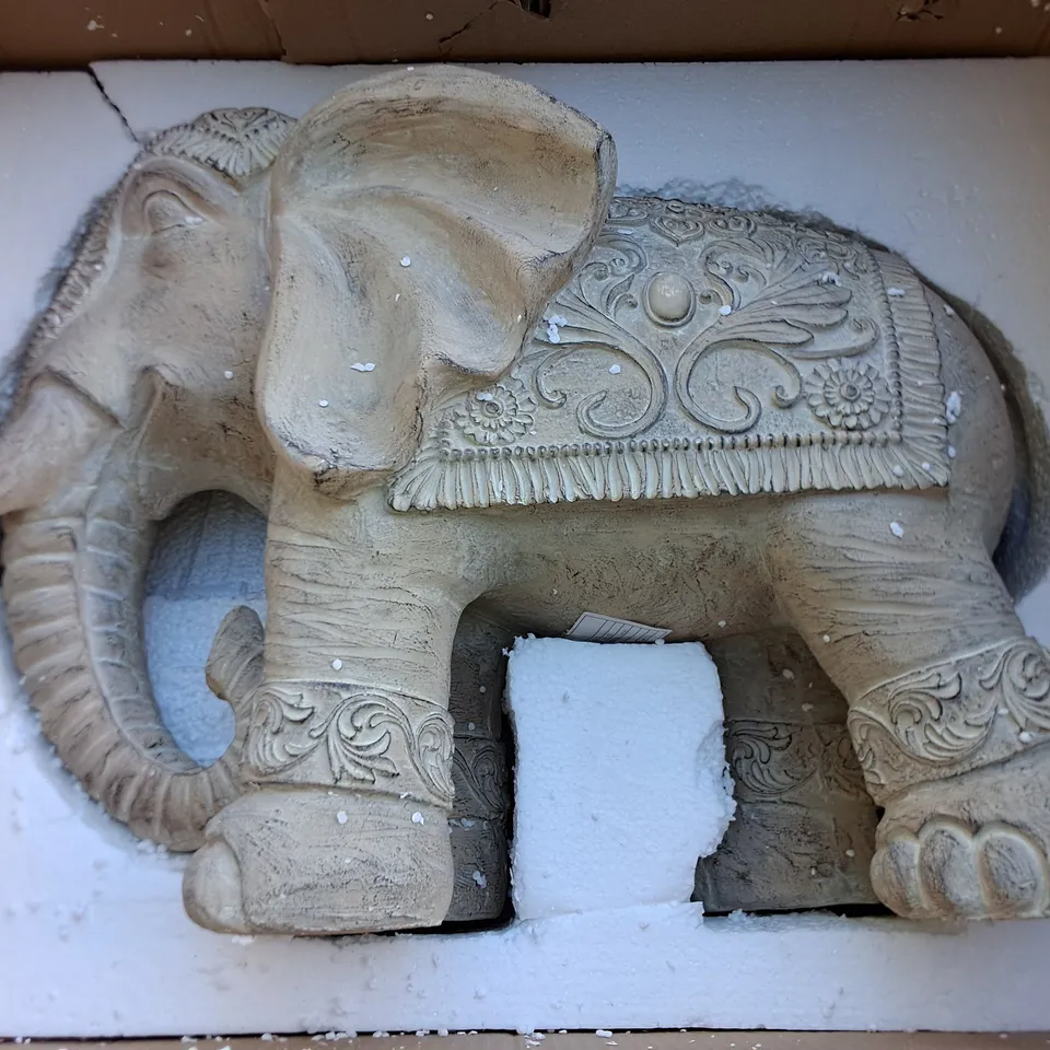 ELEPHANT THEMED OUTDOOR GARDEN ORNAMENT 