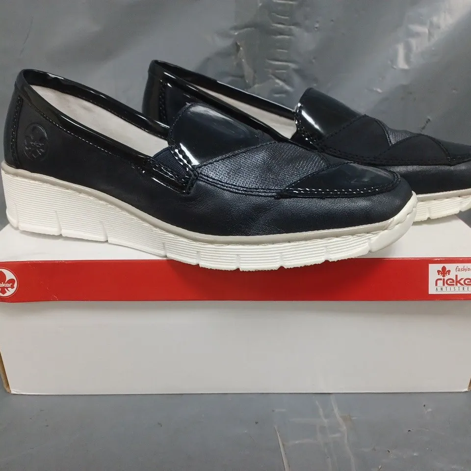 BOXED PAIR OF RIEKER LEATHER WEDGE LOAFERS IN NAVY SIZE 6.5