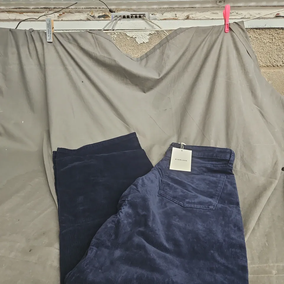 EVERLANE NAVY CORDUROY TROUSERS – SIZE 28R 