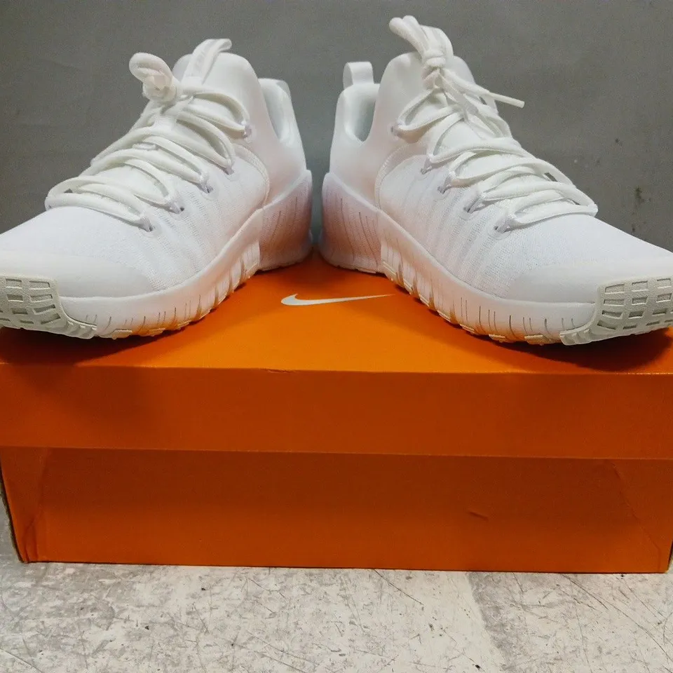 BOXED PAIR OF NIKE FREE METCON 6 SHOES IN WHITE SIZE UK 7.5