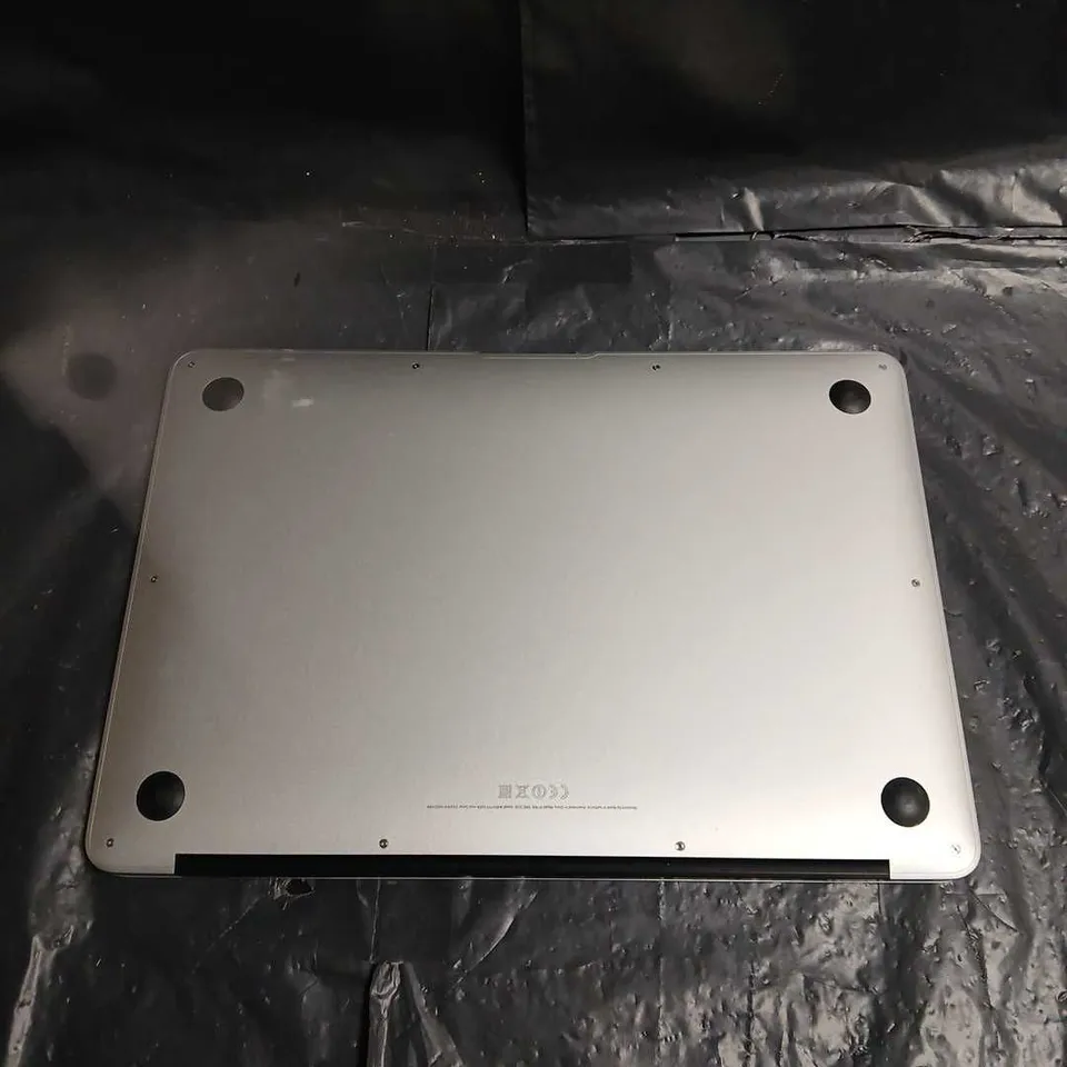 APPLE MACBOOK AIR 13-INCH (A1466, EMC 2632) LAPTOP – SILVER
