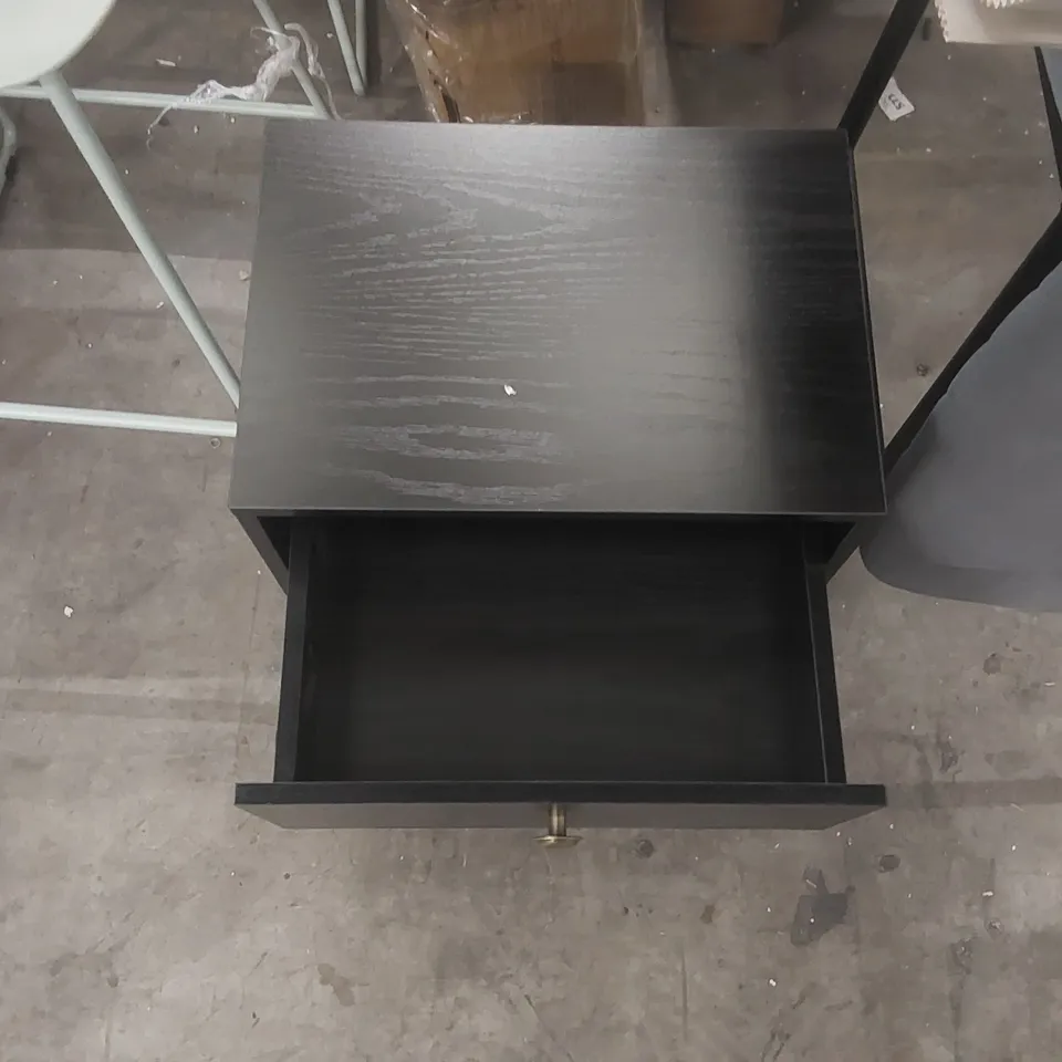 ELIZABETHTON BEDSIDE TABLE