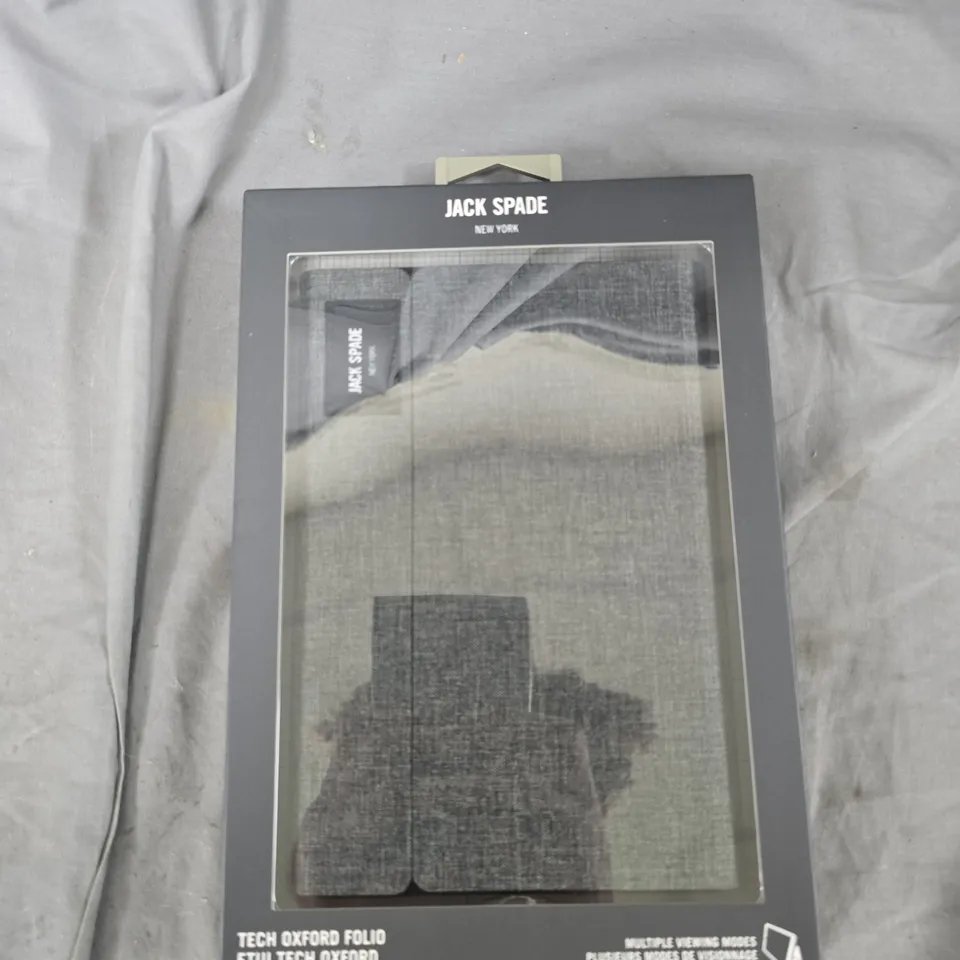 BOX OF APPROXIMATELY 20 ASSORTED ITEMS TO INCLUDE: PLASTIC CONTAINERS AND IPAD MINI 4 CASE