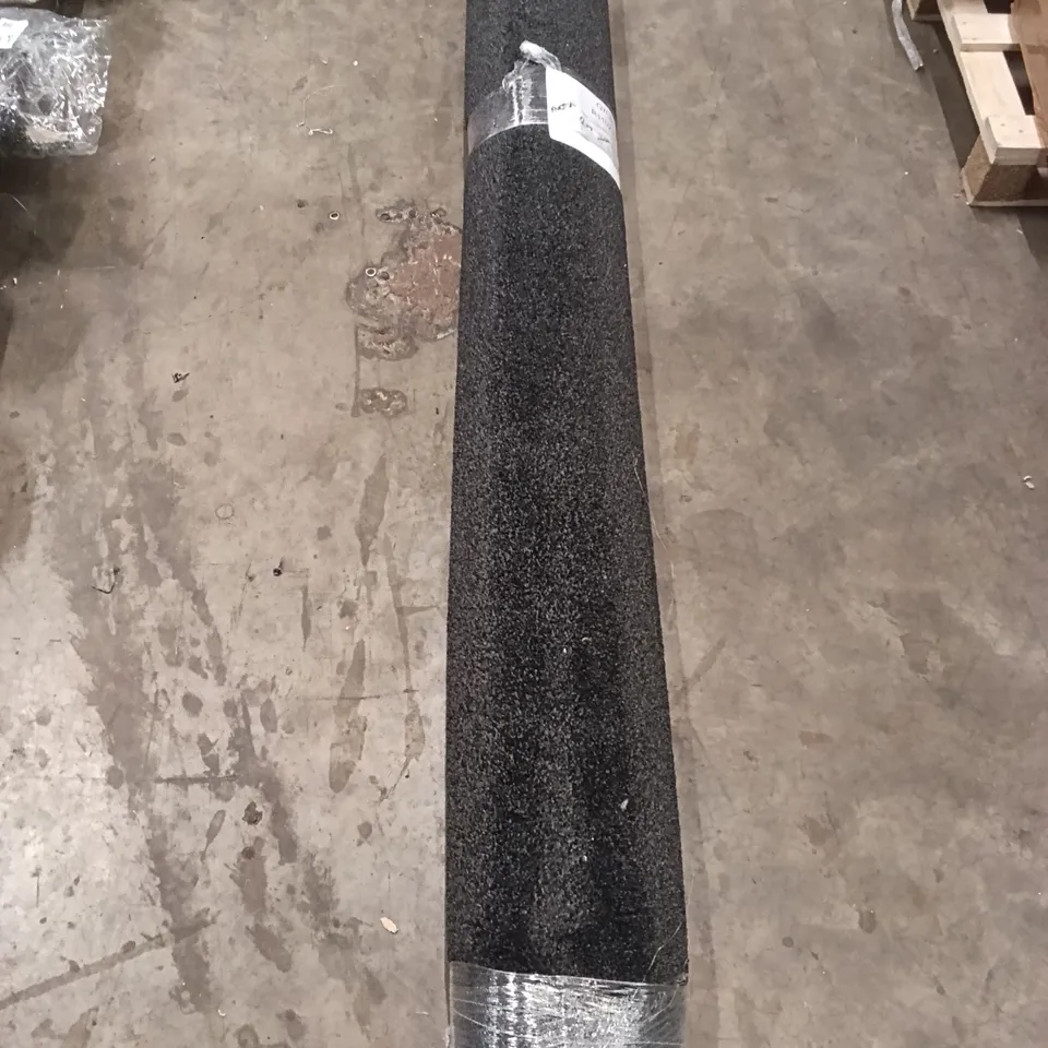 ROLL OF NEW LINCOLNSHIRE BLACKJACK APPROX SIZE: 2M X 4M
