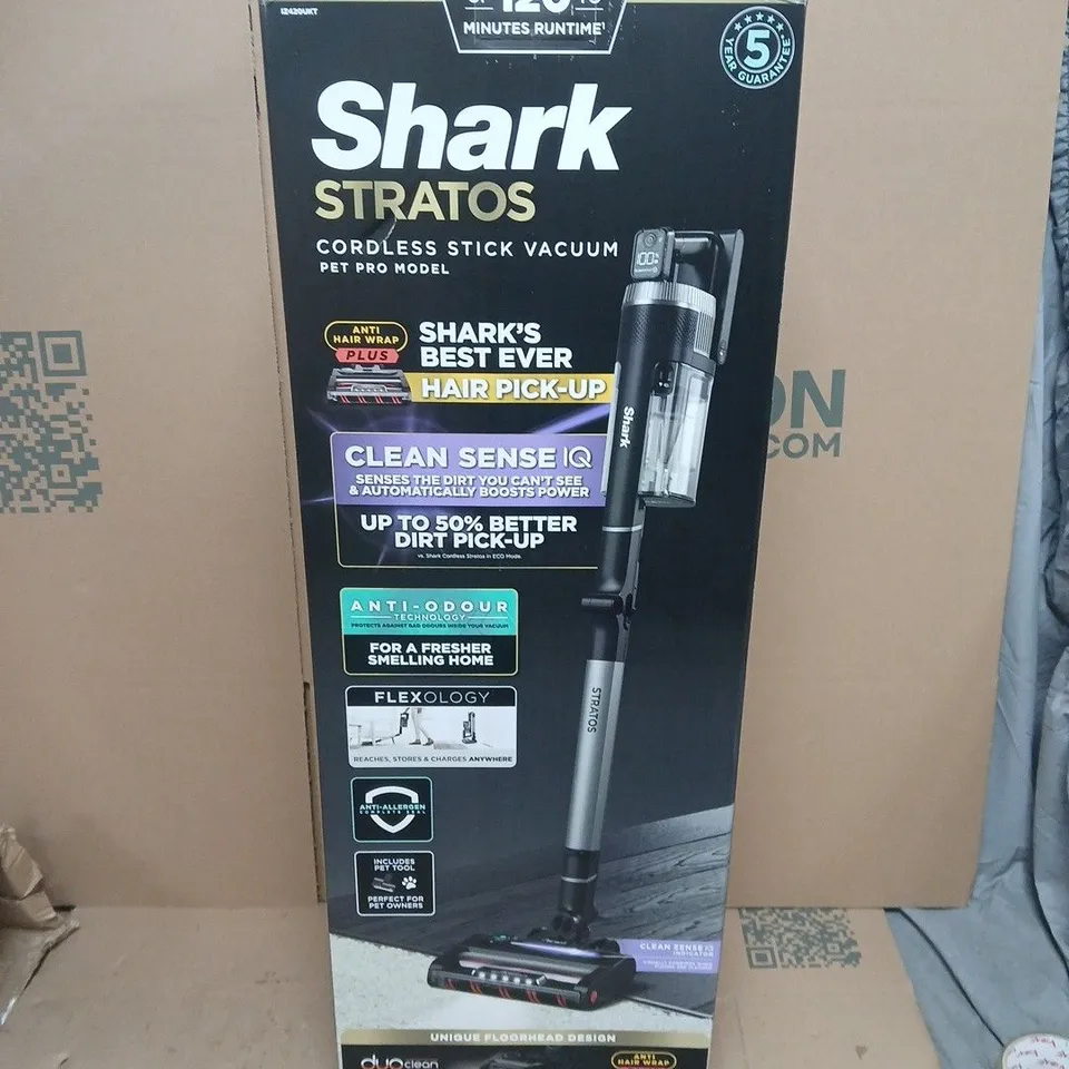 SHARK STRATOS CORDLESS STICK VACUUM – PET PRO MODEL (BOXED)