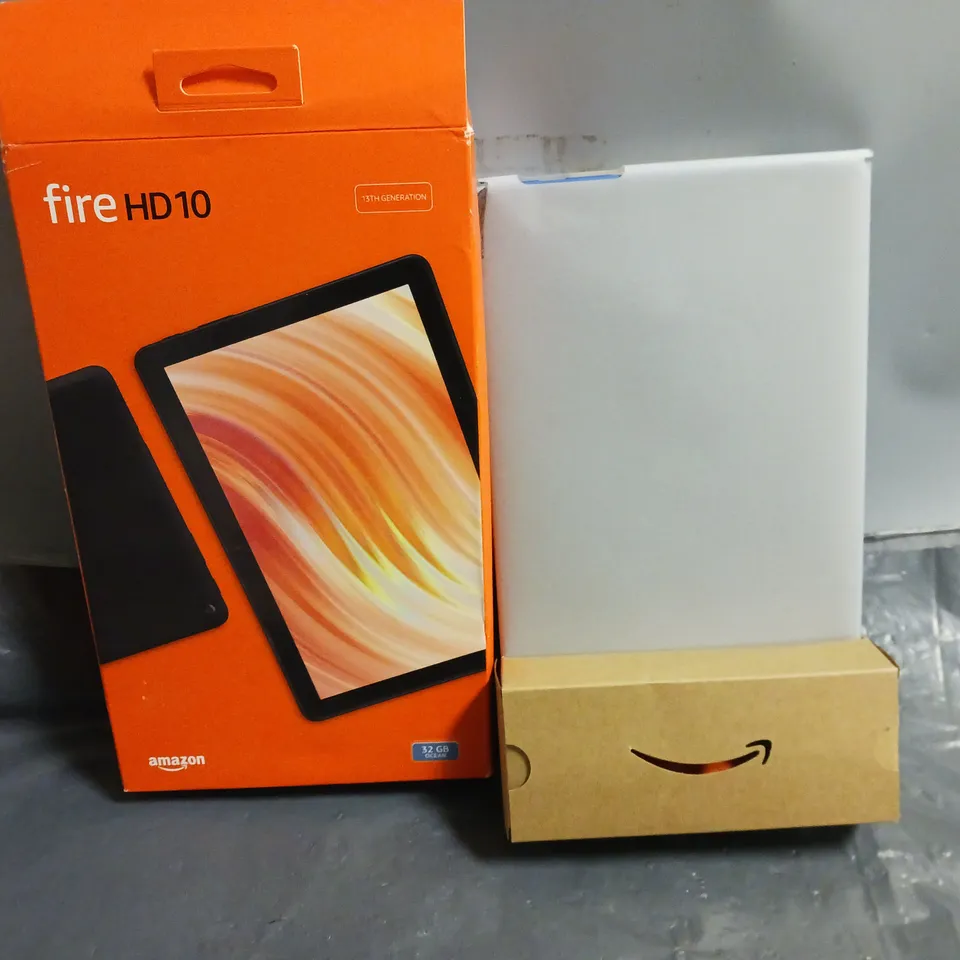 BOXED AMAZON FIRE HD10 32GB TABLET IN OCEAN