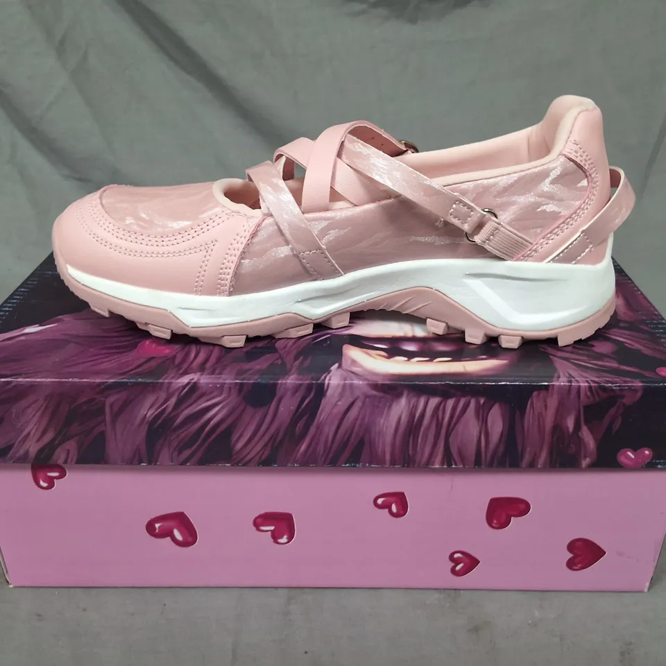BOXED KOI KYUBI SHIMMERING HIKING MARY JANES IN PINK - UK 4
