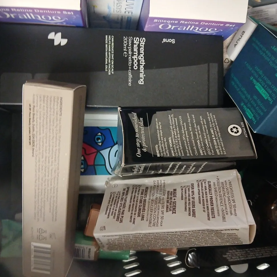 APPROXIMATELY 15 ASSORTED COSMETIC ITEMS INCLUDING VARIOUS MAKES AND BRANDS - COLLECTION ONLY