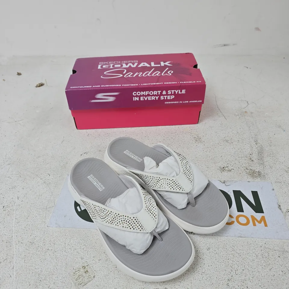 SKECHERS GO WALK SANDALS – GREY/WHITE, UK 6