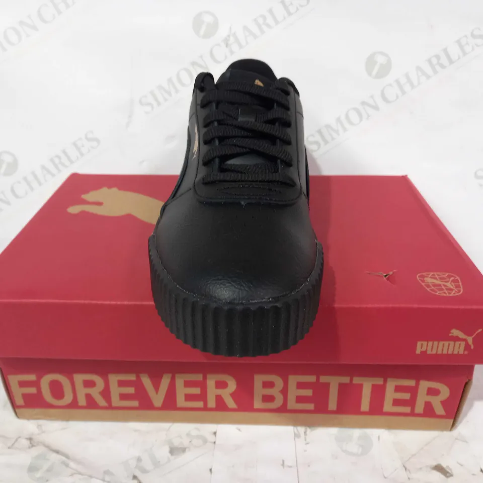 BOXED PAIR OF PUMA CARINA L SHOES IN BLACK/GOLD UK SIZE 6.5