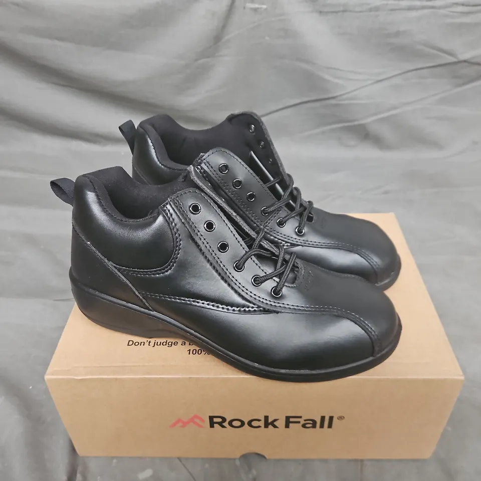 BOXED PAIR OF ROCK FALL VX500 EMERALD WOMENS FIT SAFETY BOOTS IN BLACK - UK 7