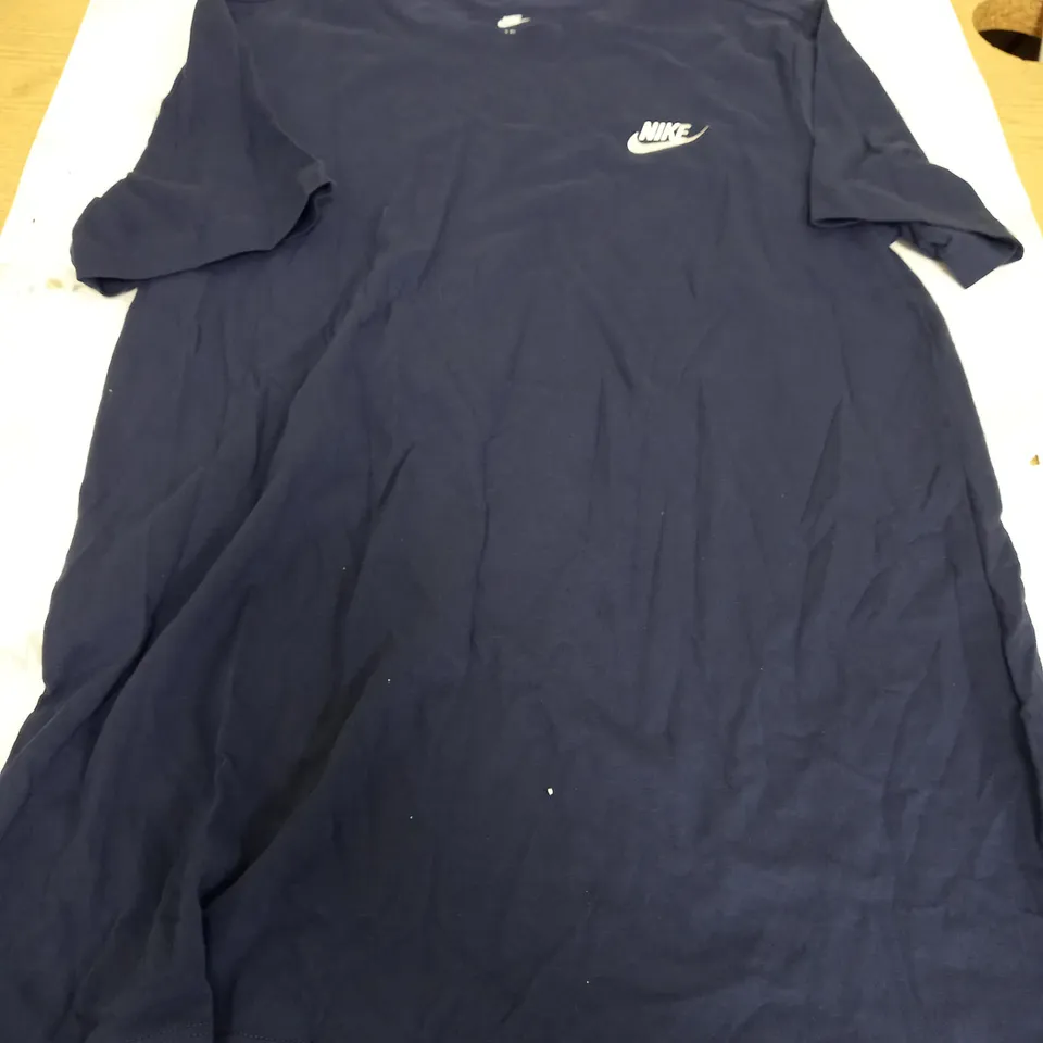 NAVY BLUE NIKE TEE SIZE S 