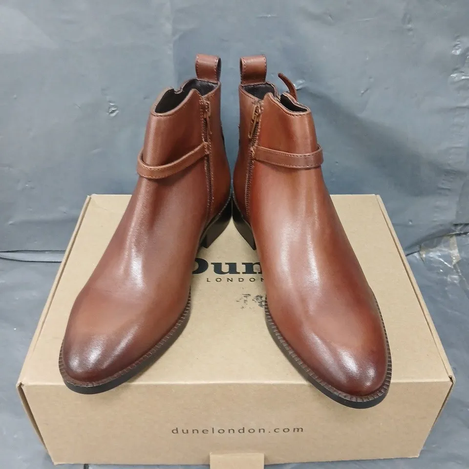 BOXED PAIR OF DUNE LONDON PARKLYN BOOTS IN TAN - 5