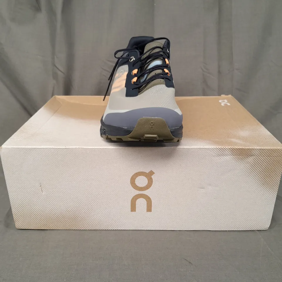 BOXED PAIR OF ON CLOUDVISTA SHOES IN MIDNIGHT/OLIVE UK SIZE 11
