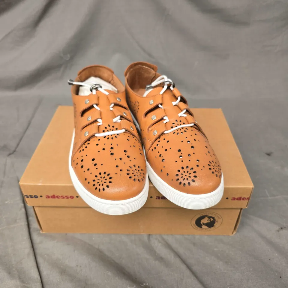 BOXED PAIR OF ADESSO FLORAL PINHOLE TRAINERS IN TAN - 7