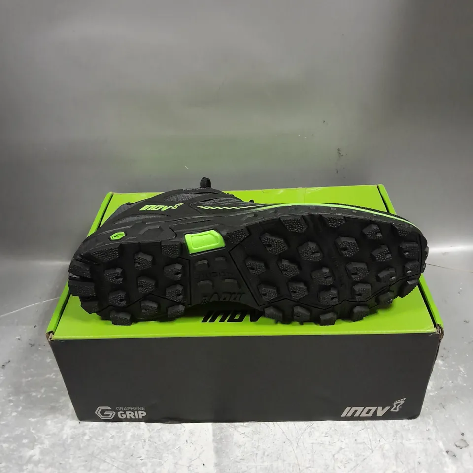 BOXED PAIR OF INOV ROCLITE ULTRA G 320 TRAINERS IN BLACK/GREEN SIZE MENS UK 10.5