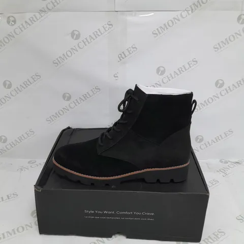 VIONIC LARSON LACE UP BOOT SIZE 8