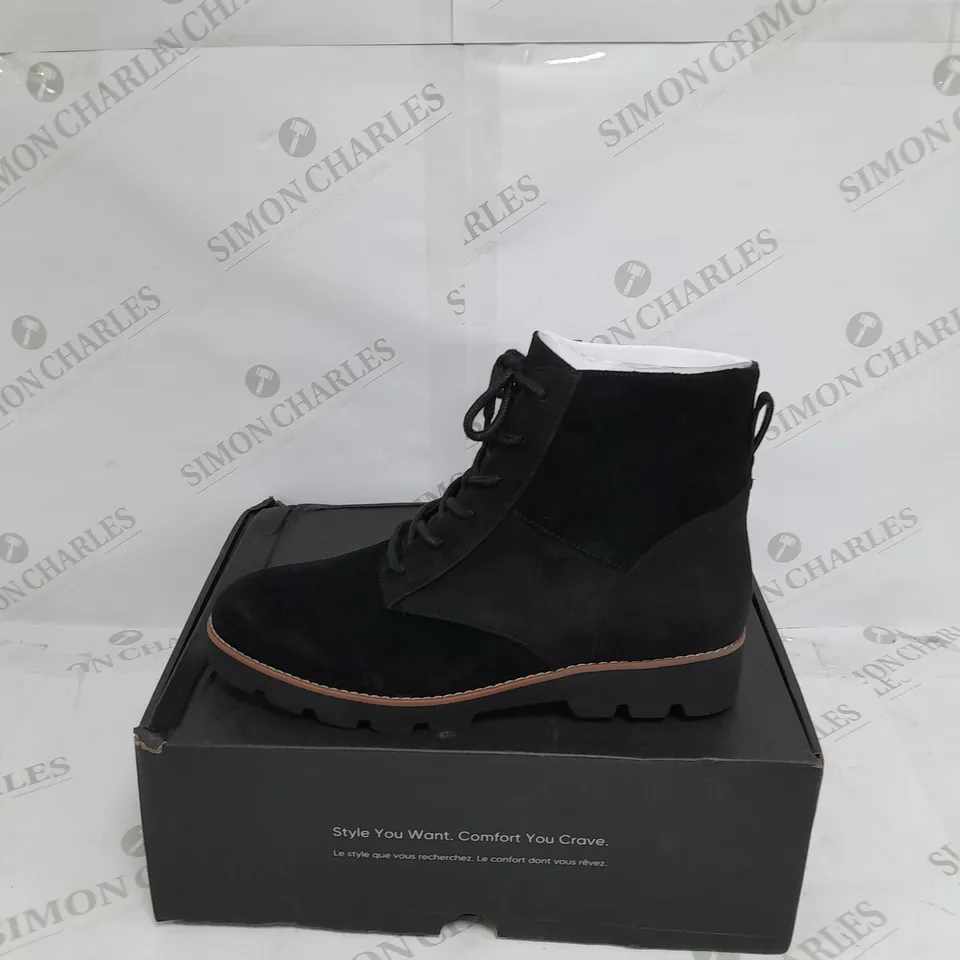 VIONIC LARSON LACE UP BOOT SIZE 8