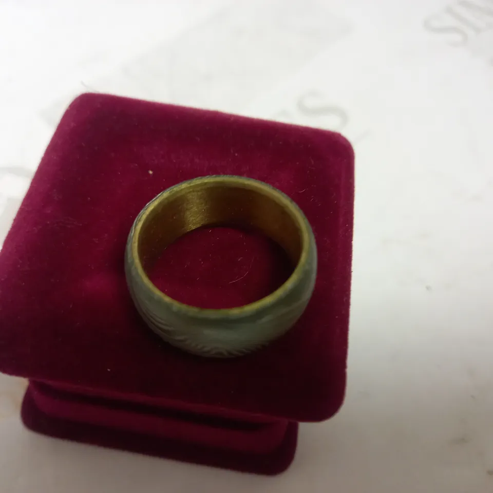 DESIGNER WIDE WOOD PATTERN RING