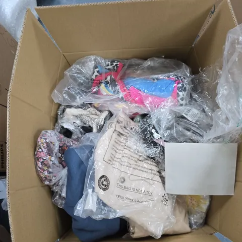 BOX OF APPROXIMATELY 20 ASSORTED CLOTHING ITEMS TO INCLUDE: BENETTI BAG