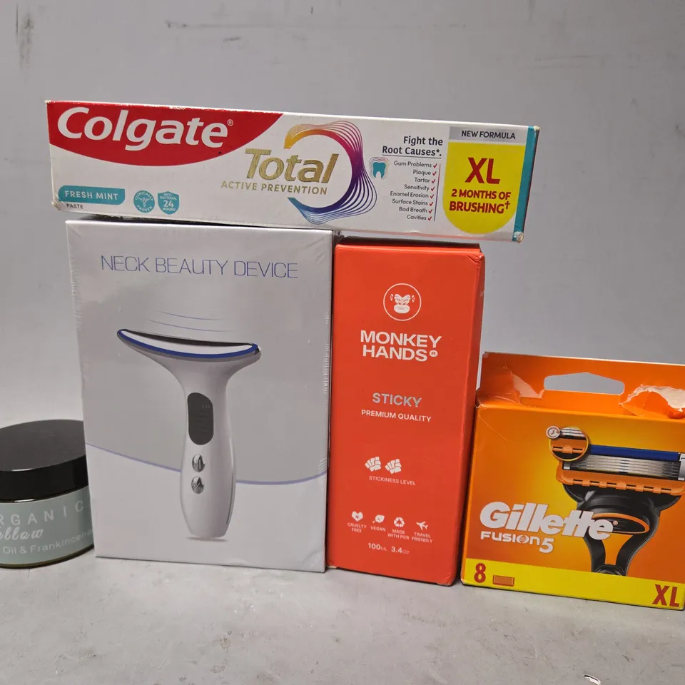 APPROXIMATELY 15 ASSORTED HEALTH & BEAUTY ITEMS TO INCLUDE - COLGATE TOTAL TOOTHPASTE , GILLETTE FUSION 5 , MONKEY HANDS STICKY ETC