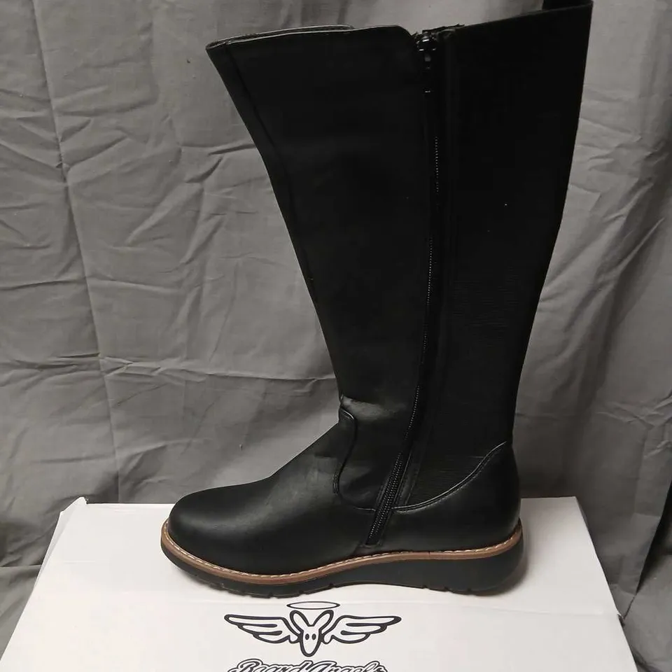 BOARD ANGELS BLACK KNEE-HIGH BOOT, UK SIZE 8 – STYLE FQ32574