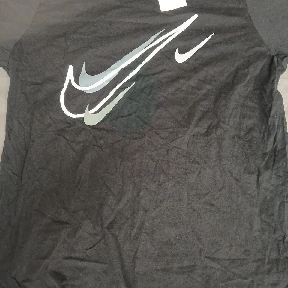 NIKE MENS LOGO T-SHIRT IN BLACK - L