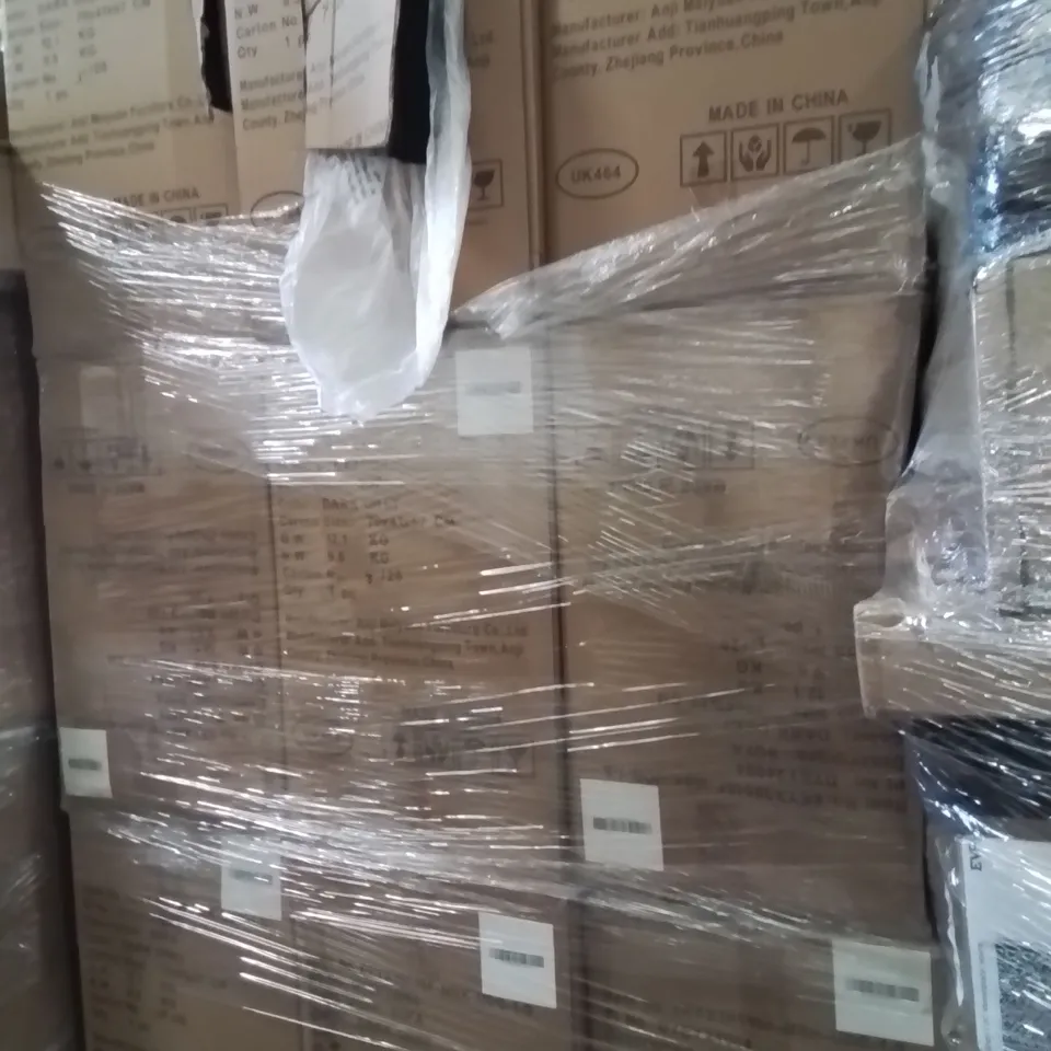 PALLET CONTAINING A LARGE QUANTITY OF SOFAS