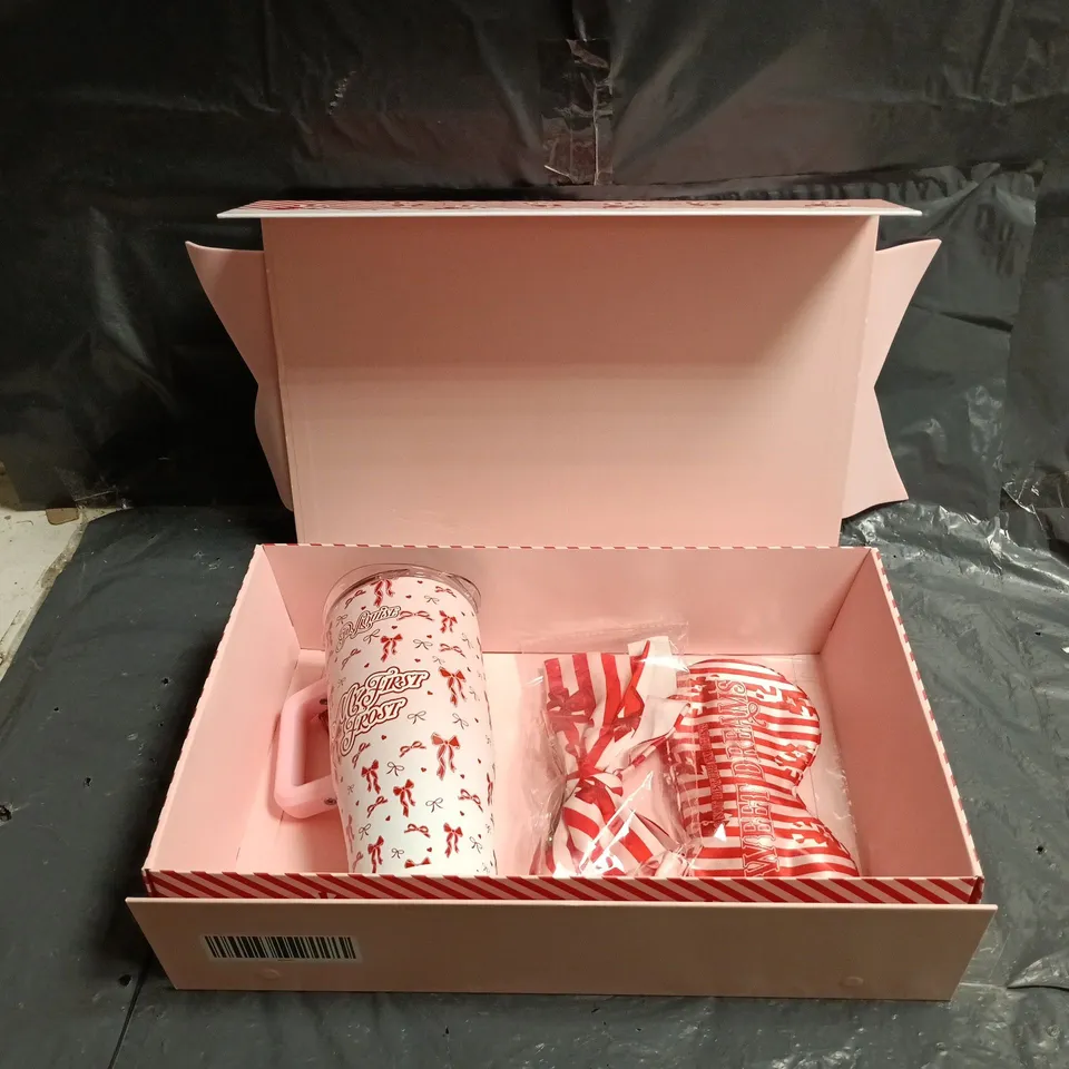 P.LOUISE PINK BOW CHRISTMAS GIFT BOX W. HAIR BOW, EYE MASK, AND VACUUM CUP