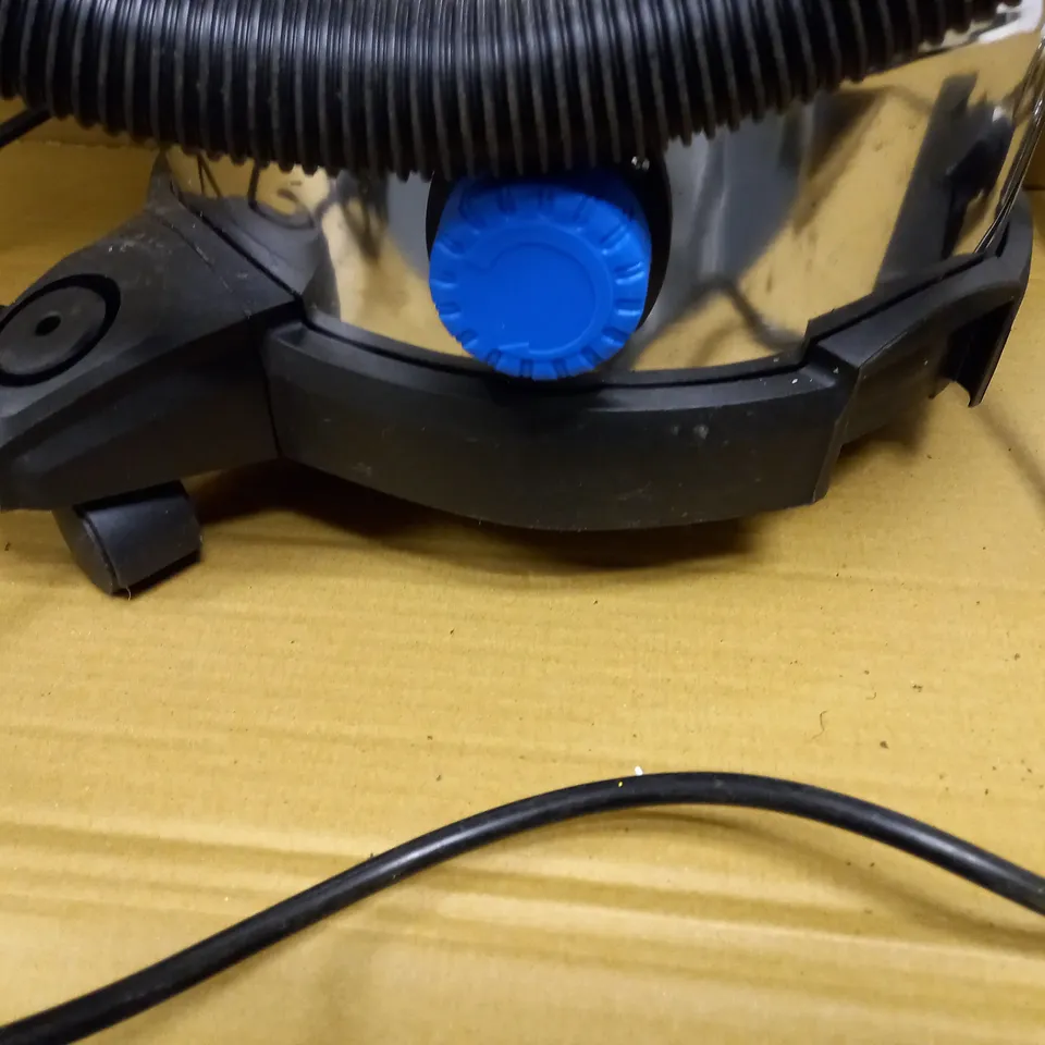 VACMASTER WET AND DRY VACUUM CLEANER 