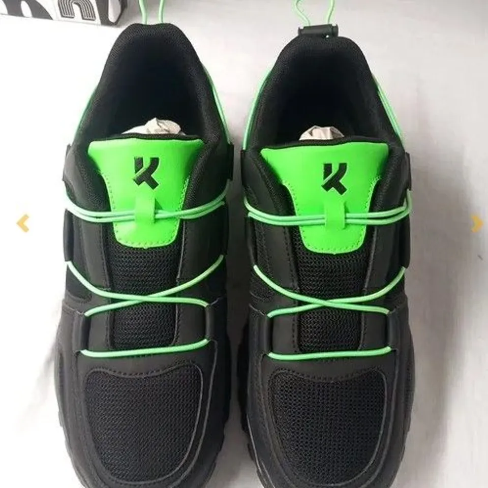 BRAND NEW BOXED PAIR OF KOI ROMAINE GREEN MEN'S VECTOR TRAINERS SIZE 12