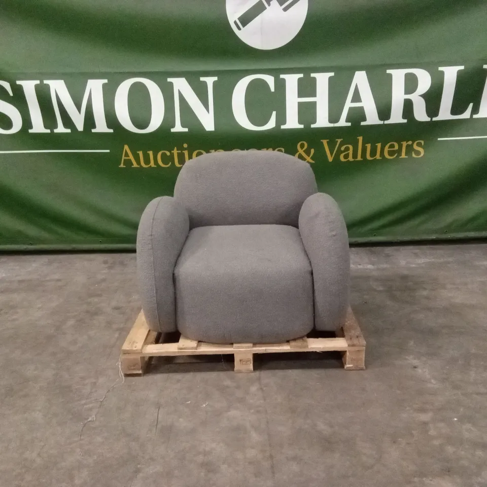 QUALITY DESIGNER GREY FABRIC UPHOLSTERED CHAIR