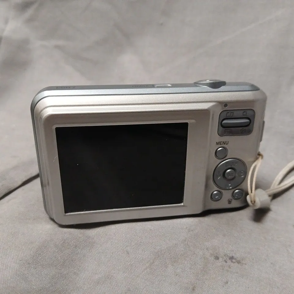 SAMSUNG ES67 DIGITAL CAMERA – 5X ZOOM, SILVER