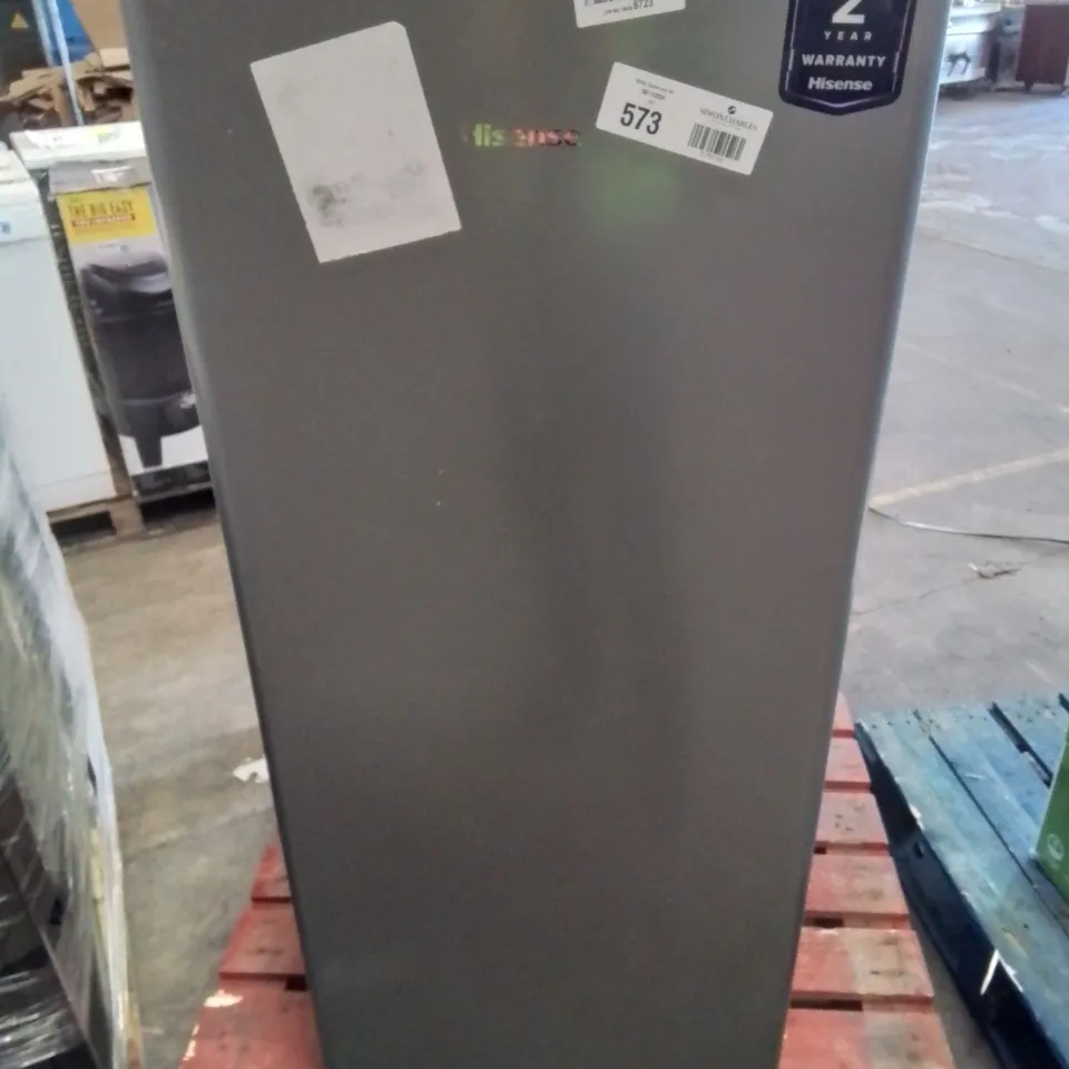 HISENSE FREESTANDING REFRIGERATOR WITH ICE BOX COMPARTMENT IN GRAPHITE 